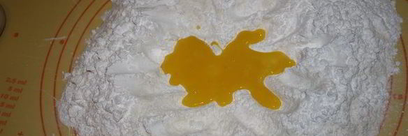 кростатине с кремом, яблоками и розмарином