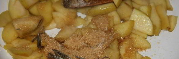 кростатине с кремом, яблоками и розмарином