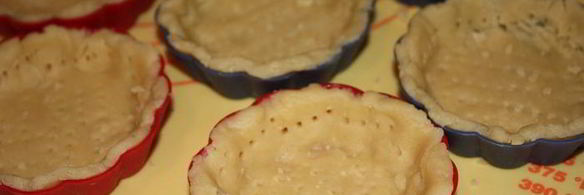 кростатине с кремом, яблоками и розмарином