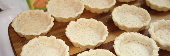 кростатине с кремом, яблоками и розмарином