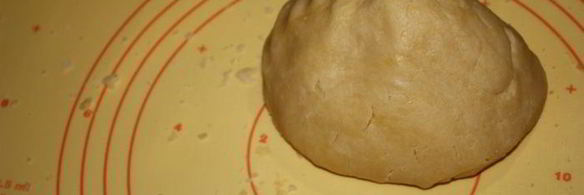 кростатине с кремом, яблоками и розмарином