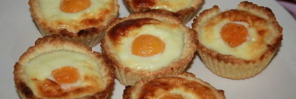 песочные корзинки с кремом и абрикосом яишенки