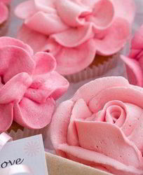 Розовый сливочный крем