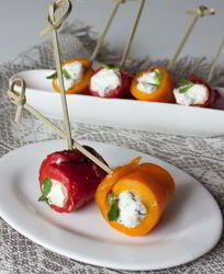 Рулетики из печеного перца с сырным кремом