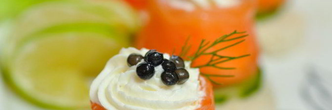 Рулетики из семги с крем-сыром