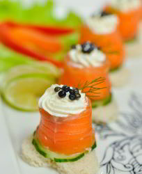 Рулетики из семги с крем-сыром