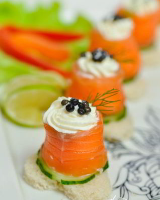 Рулетики из семги с крем-сыром