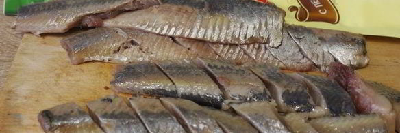 сельдь под свекольным крем-соусом