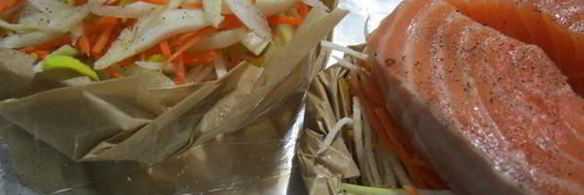 семга на овощной подушке с кремом из авокадо