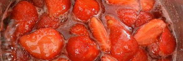 сладкие корзинки с творожным кремом и клубникой