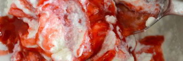 сладкие корзинки с творожным кремом и клубникой