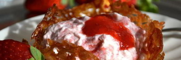 сладкие корзинки с творожным кремом и клубникой