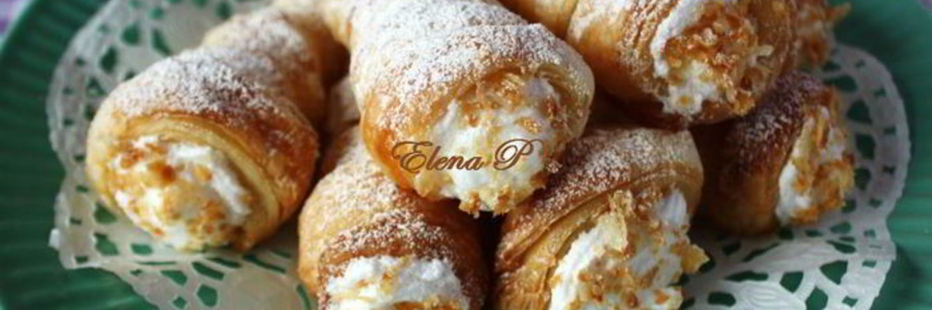 Слоеные трубочки с посыпкой и белковым кремом