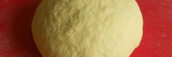 слоеные трубочки с посыпкой и белковым кремом