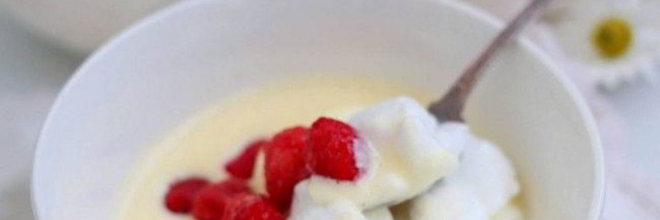 Снежки с малиной и кремом