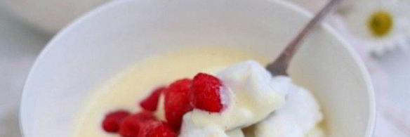 снежки с малиной и кремом