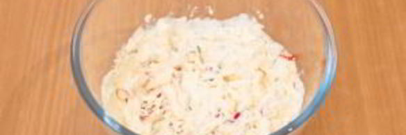 цыпленок, запеченный под кремом из филадельфии, чеснока, перца и тимьяна