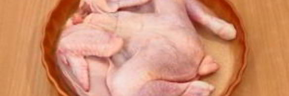 цыпленок, запеченный под кремом из филадельфии, чеснока, перца и тимьяна