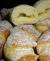 Воздушные булочки с молочным кремом