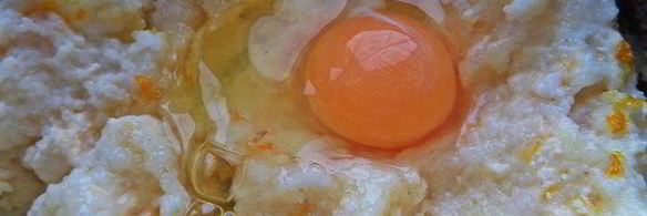 манный пудинг, политый апельсиновым сиропом