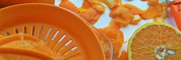 манный пудинг, политый апельсиновым сиропом