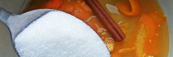 манный пудинг, политый апельсиновым сиропом