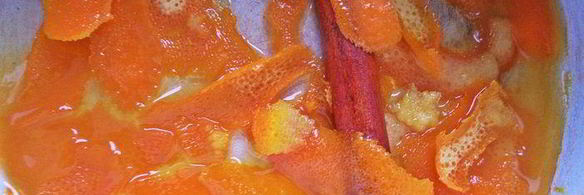 манный пудинг, политый апельсиновым сиропом