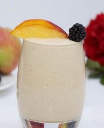 Десерт-коктейль из мороженого и печеных яблок