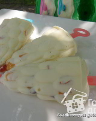 Домашнее мороженое со сгущенкой и персиками