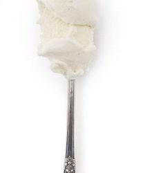 Молочное ванильное мороженое