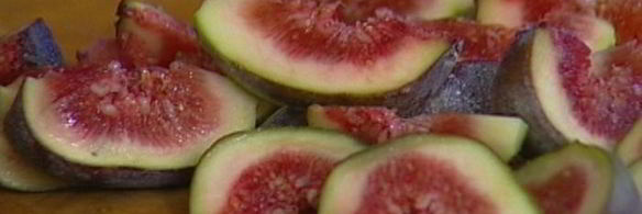 мороженое с инжиром и ягодами годжи