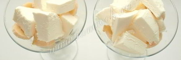 мороженое с лимонным курдом, шоколадом и бананом