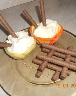 Мороженое во фруктовой корзиночке