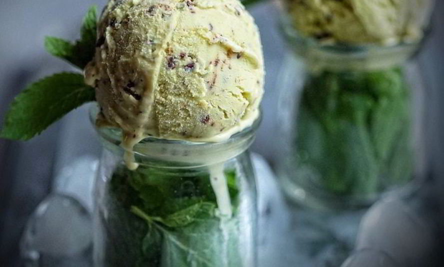 Рецепт мятного мороженого с темным шоколадом