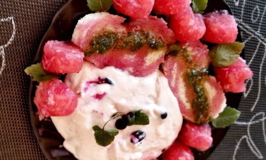 Рецепт пюре-мороженого с желе из хрена и яблок под медово-мятным соусом