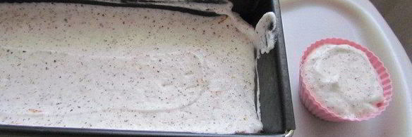 школадно-апельсиновое мороженое с теплым шоколадным соусом