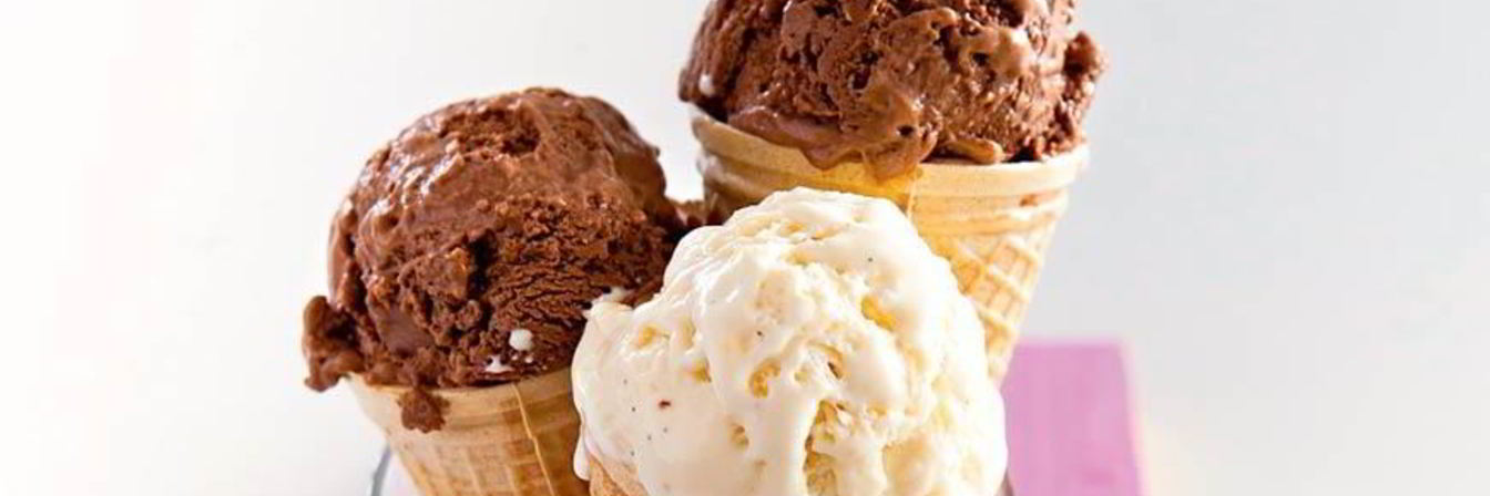 Шоколадное и ванильное сливочное мороженое