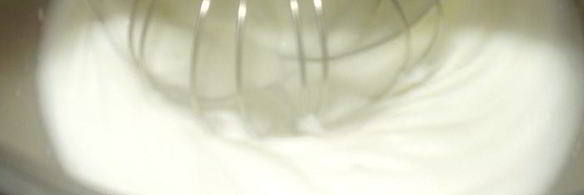 сливочно-клубничное мороженое