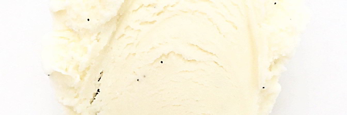 Сливочное мороженое с ванилью, ромашкой и бадьяном