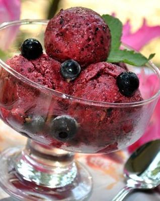 Смородиново-йогуртовое мороженое диетическое