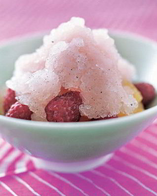 Ванильно-грейпфрутовое мороженое гранита со свежими ягодами