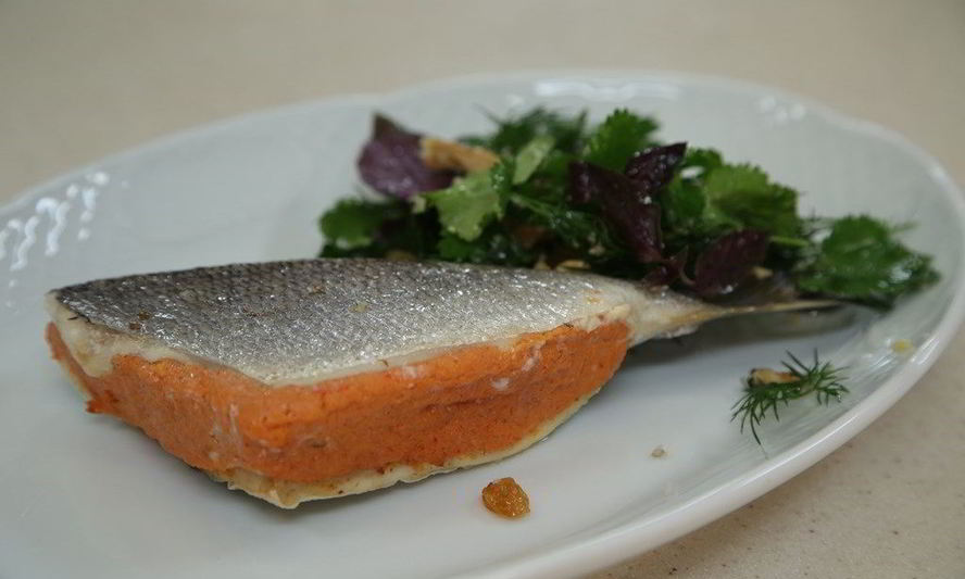 Рецепт дорады с муссом из печеных перцев