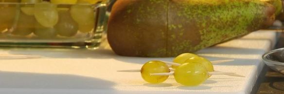 фруктовый ежик и воздушный ягодный мусс