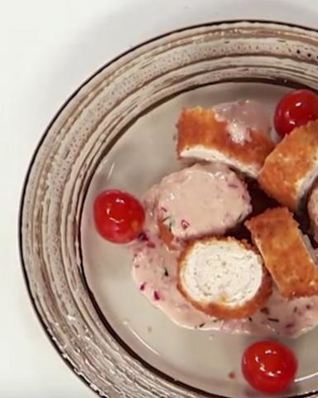 Индейка, фаршированная муссом из цыпленка, под винным соусом