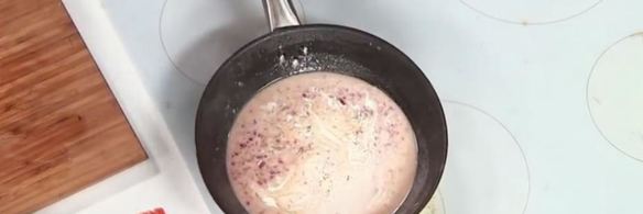 индейка, фаршированная муссом из цыпленка, под винным соусом