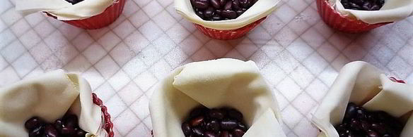 хрустящие чашечки с муссом из печени трески