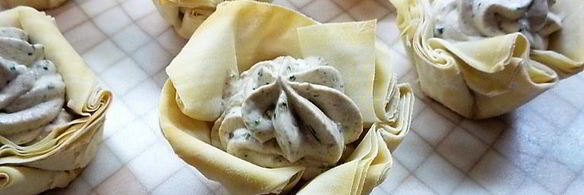 хрустящие чашечки с муссом из печени трески