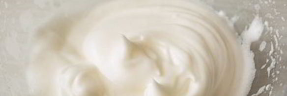 миндальный рулет с манговым муссом