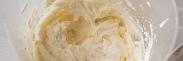 миндальный рулет с манговым муссом