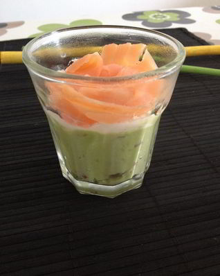 Нежный мусс из авокадо с лососем